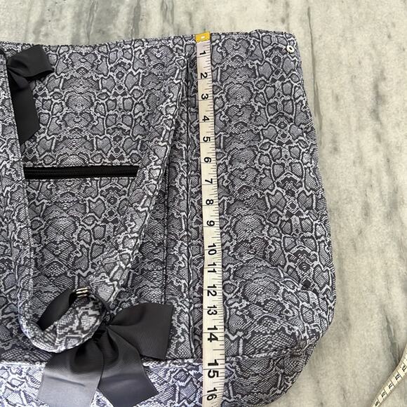 Simply Southern Gray Snakeskin Print Quilted Tote Bag Zipper Bows Travel - Picture 8 of 11